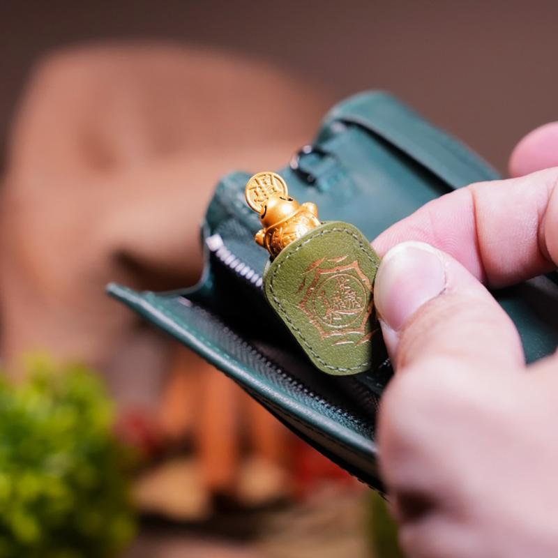Mini tortue dorée qui mord la  - Longevity Health & Wellness Hotel avis et prix